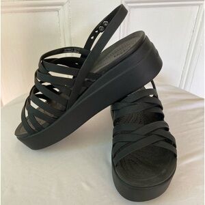 New Brooklyn Crocs strappy sandal adjustable strap size 7 so cute!